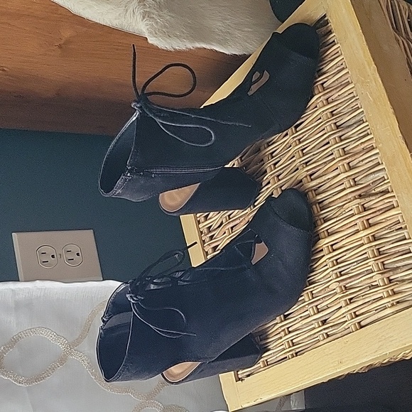 Qupid Black Zip/Lace Up Peep Toe Booties 9 - Picture 4 of 8